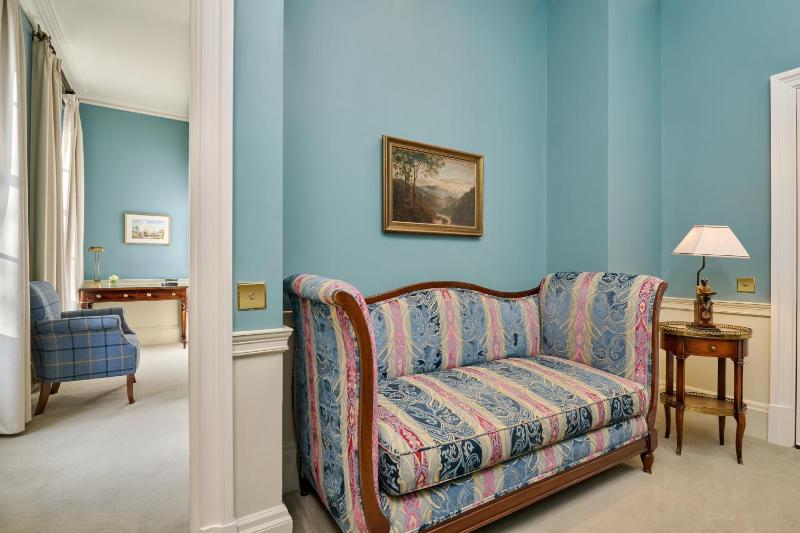 Roseate Suite image 4