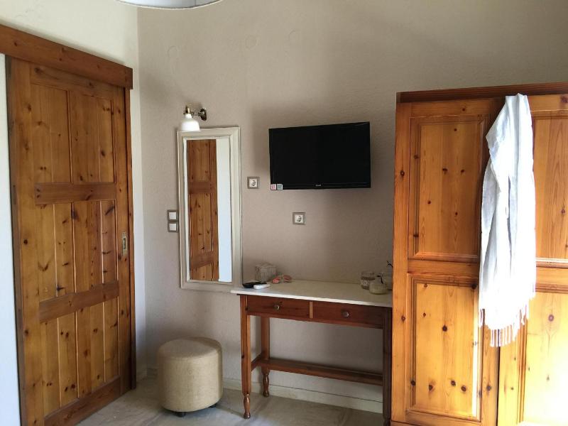 One-Bedroom Apartment with Balcony image 2