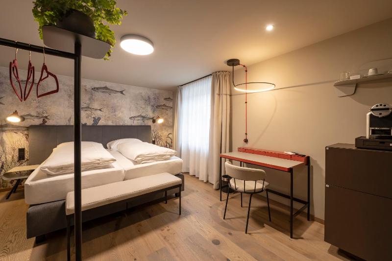Deluxe Double or Twin Room image 3