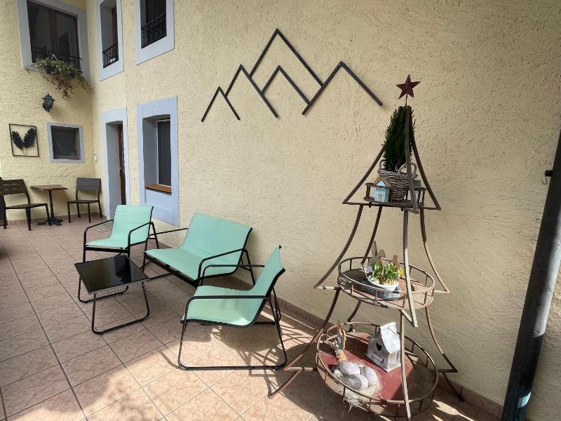 Three-Bedroom Apartment with Balcony image 4