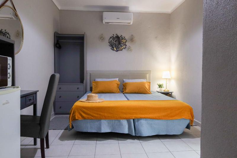 Twin Room image 4