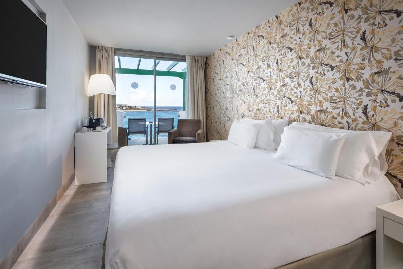 Deluxe Double Room with Balcony and Sea View image 1