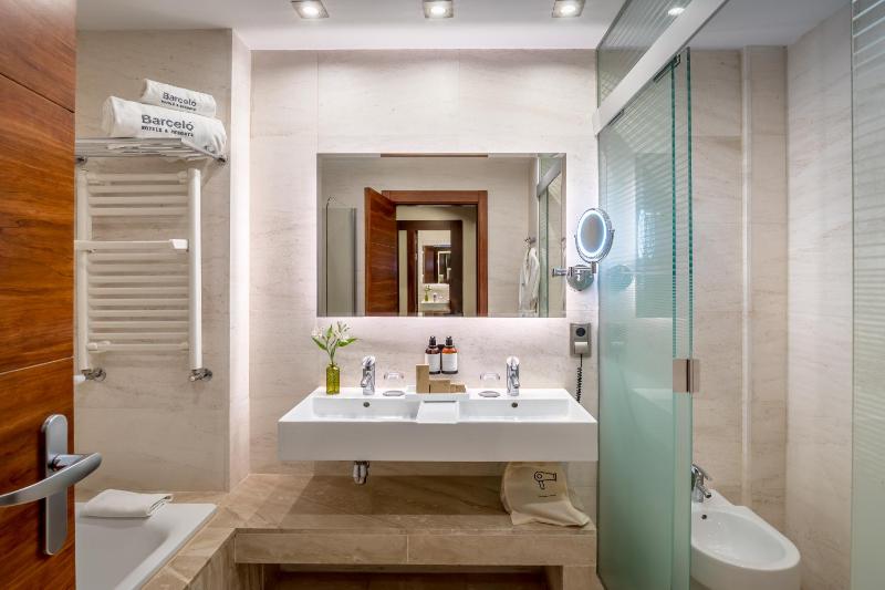 Superior Double or Twin Room image 3