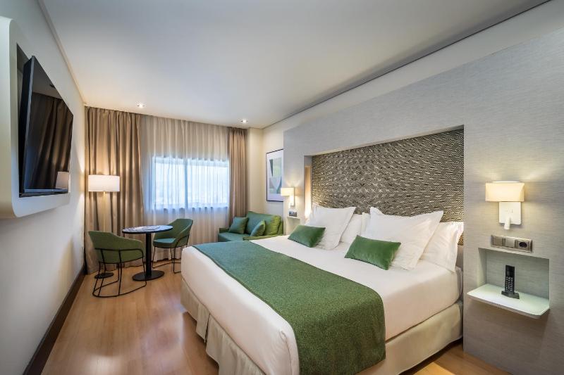Double or Twin Room with City View image 1