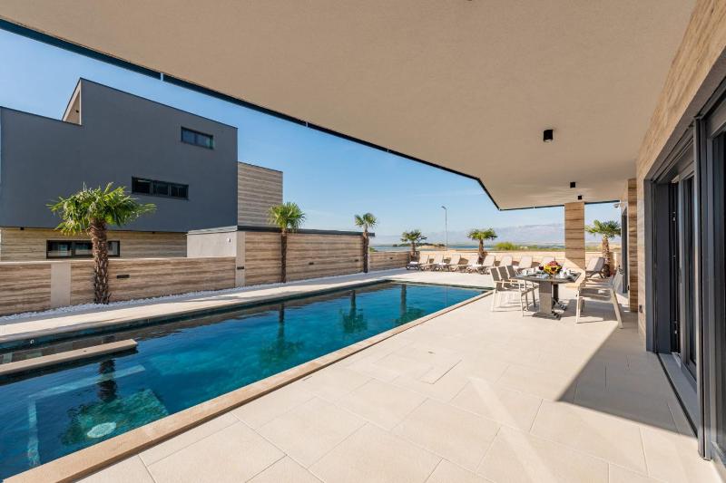 CROWONDER Villa Travera 1 with Heated Swimming Pool - CROWONDER LUXURY RENT - image 23