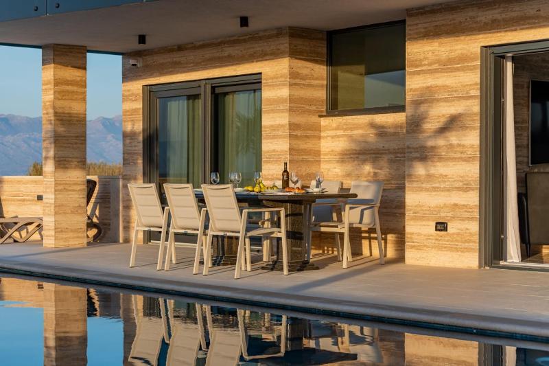 CROWONDER Villa Travera 1 with Heated Swimming Pool - CROWONDER LUXURY RENT - image 11