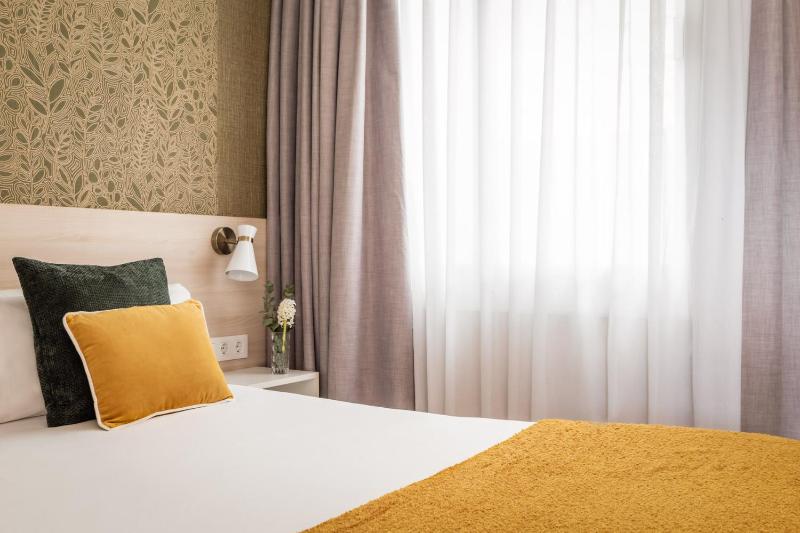 Double Room with Terrace image 4