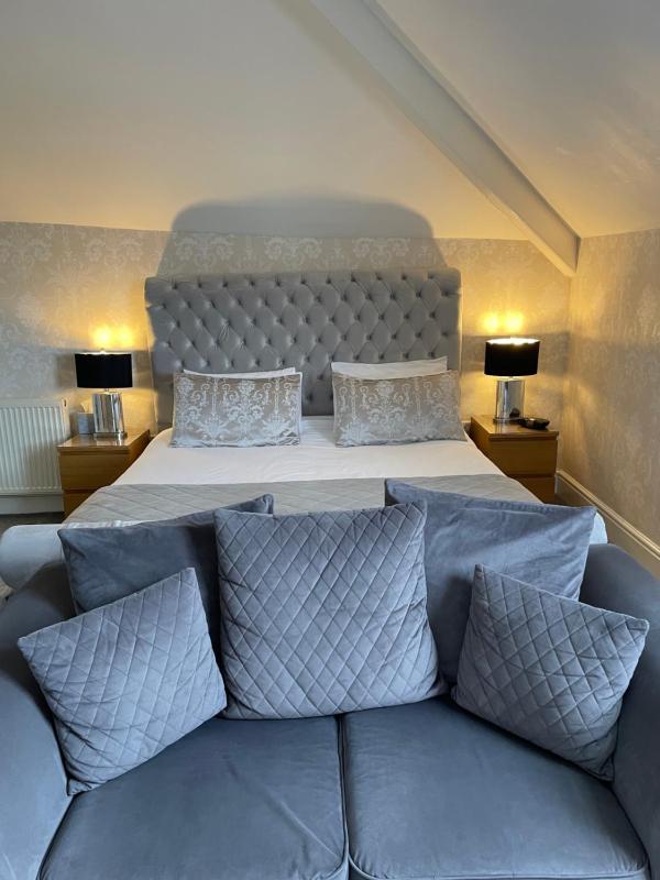 Deluxe King Suite image 2