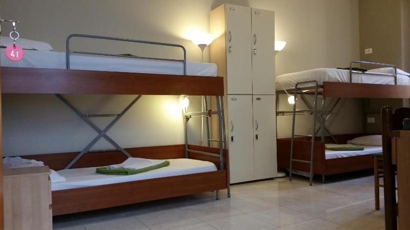 Bed in 4-Bed Mixed Dormitory Room with Private Bathroom image 3