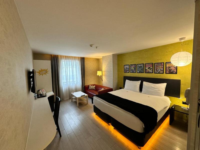 Standard Double Room image 3