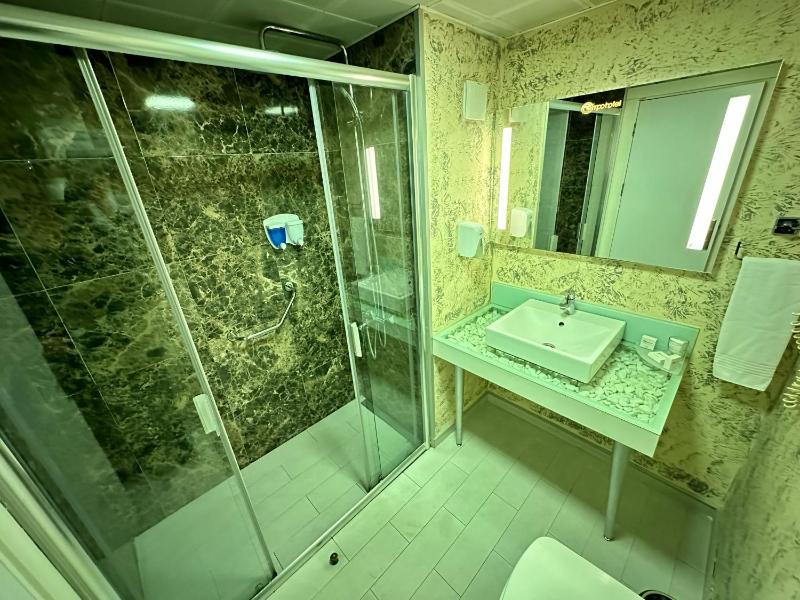 Standard Double Room image 2