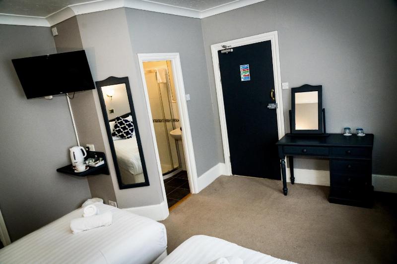 Classic Double or Twin Room image 1