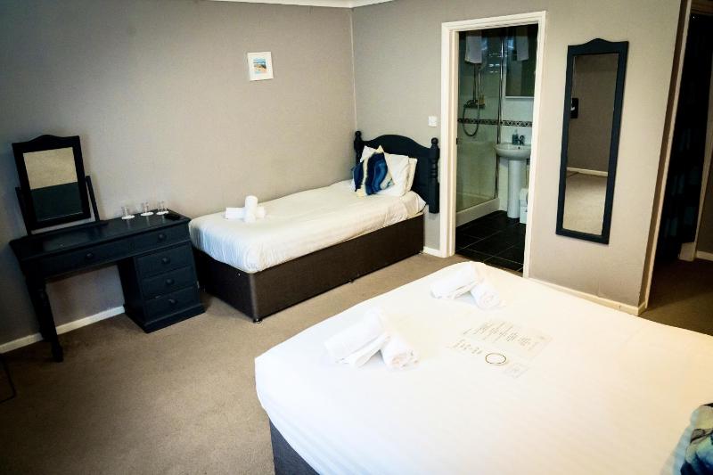 Standard Triple Room image 1