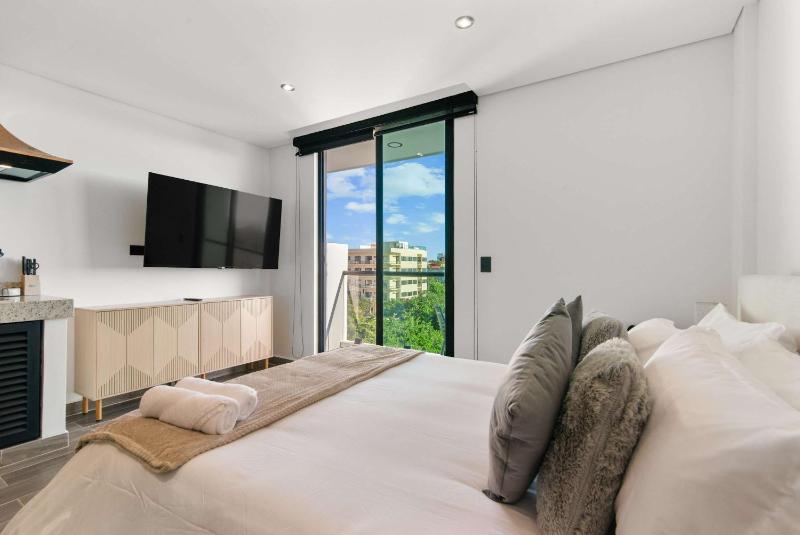 Suite Jungle Studio with Views Walk Everywhere - image 38
