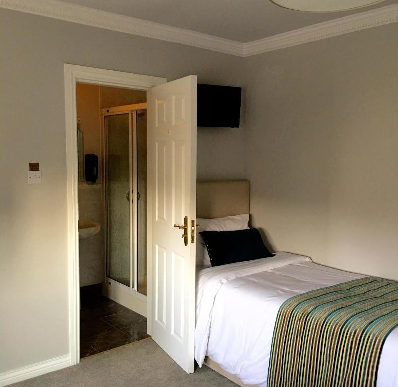 Triple Room image 2