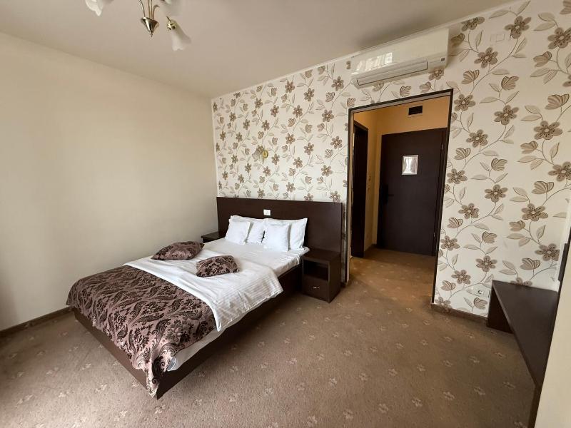 Economy Double Room image 3