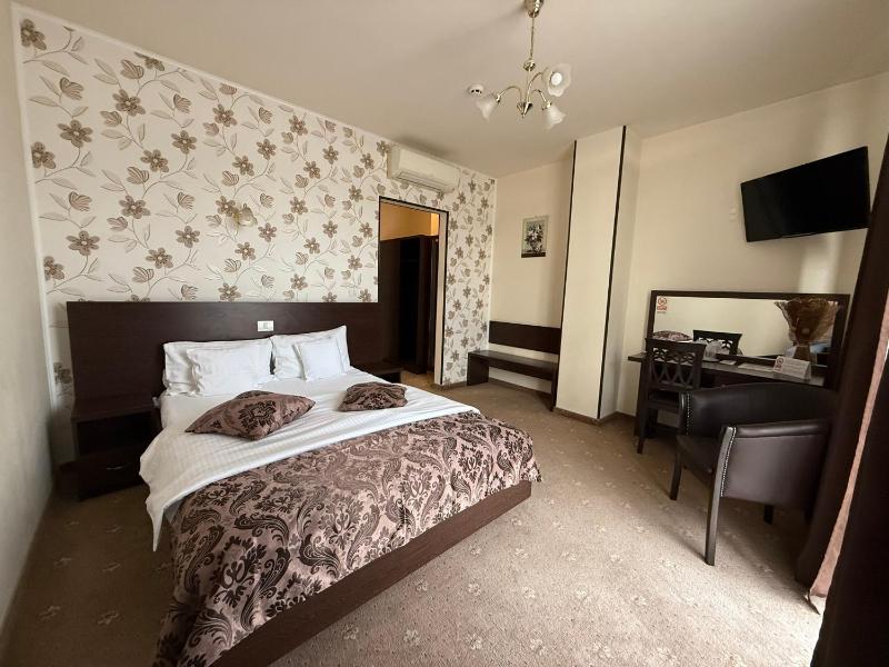 Economy Double Room image 2