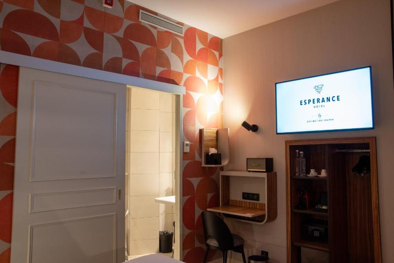 Queen Room - Disability Access image 4