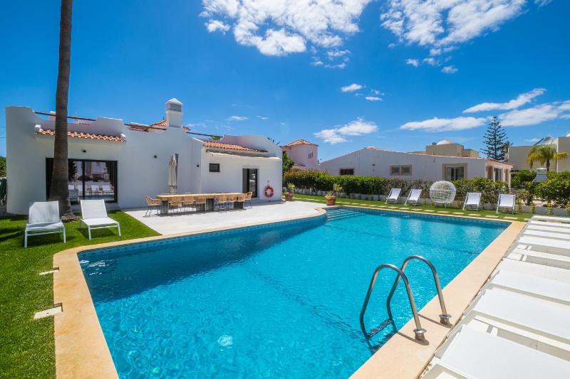 Villa Veiga - Luxury modern design with large beautiful garden - image 26