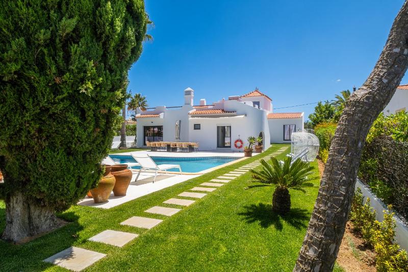 Villa Veiga - Luxury modern design with large beautiful garden - image 49