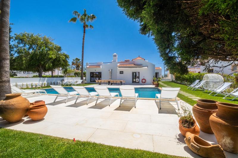 Villa Veiga - Luxury modern design with large beautiful garden - image 46