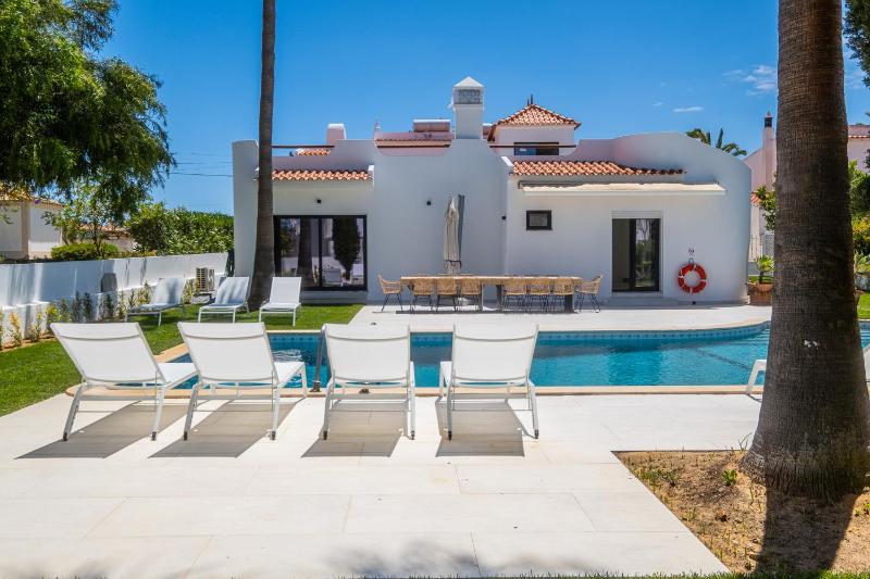 Villa Veiga - Luxury modern design with large beautiful garden - image 8
