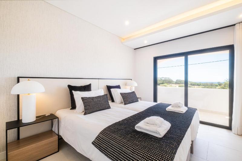 Villa Veiga - Luxury modern design with large beautiful garden - image 22