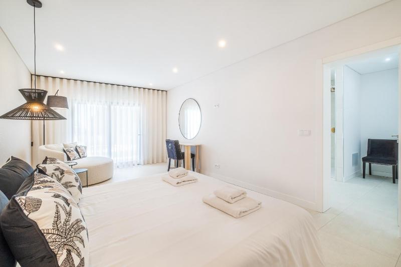Villa Veiga - Luxury modern design with large beautiful garden - image 38