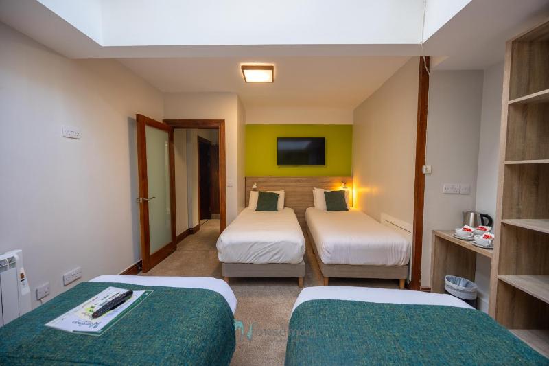 Quadruple Room image 2
