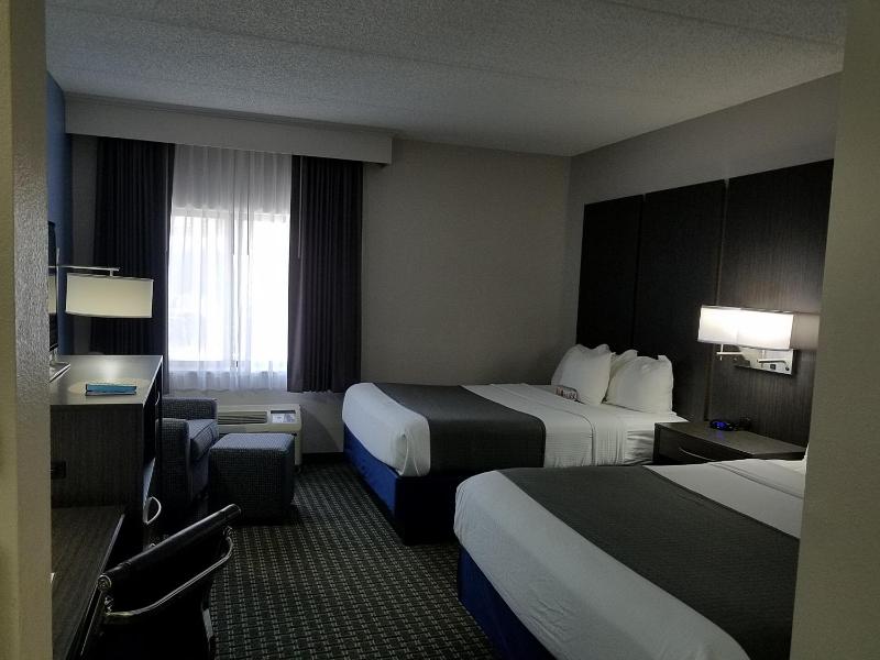 Queen Room with Two Queen Beds - Ground Floor image 2
