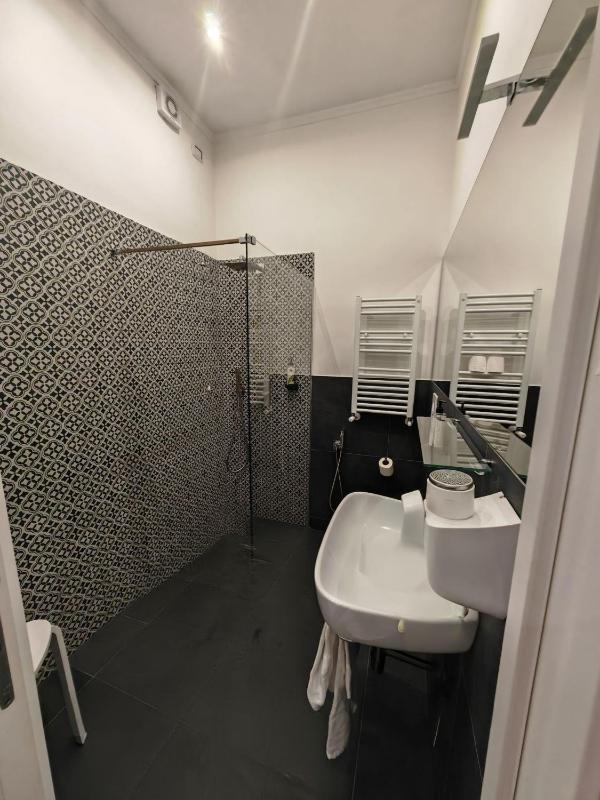 Standard Triple Room image 4