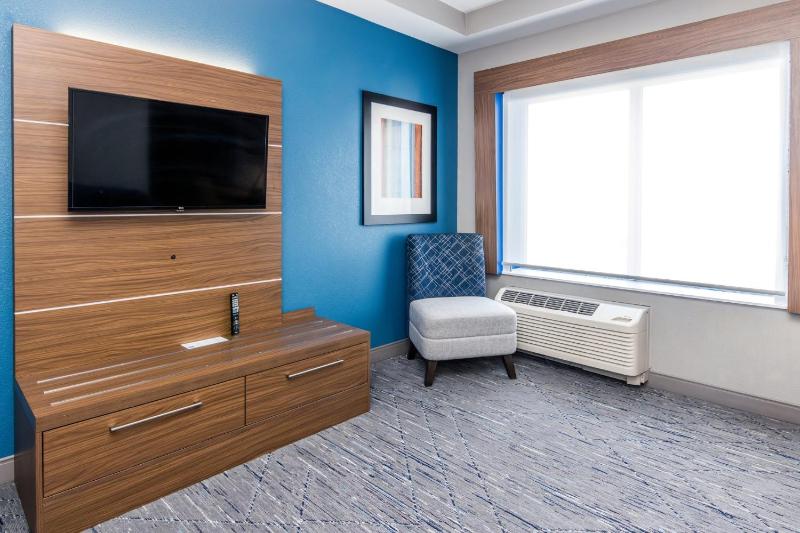 One-Bedroom King Suite image 3