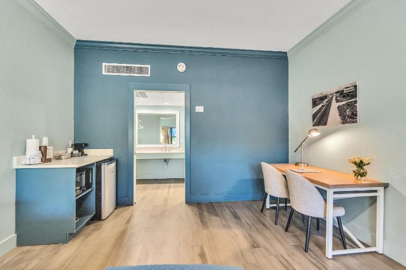 Beachside Inn - image 40
