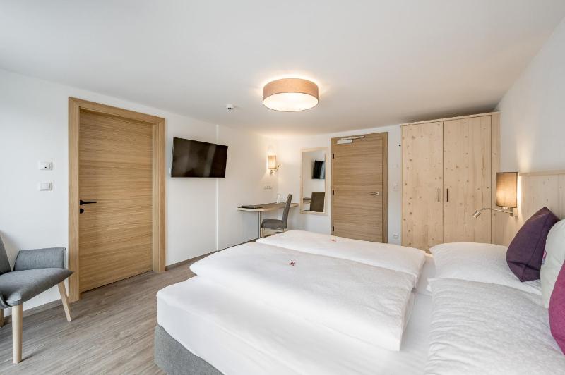Double Room image 2