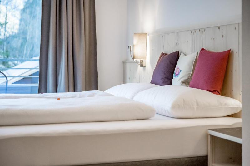 Large Double Room image 1