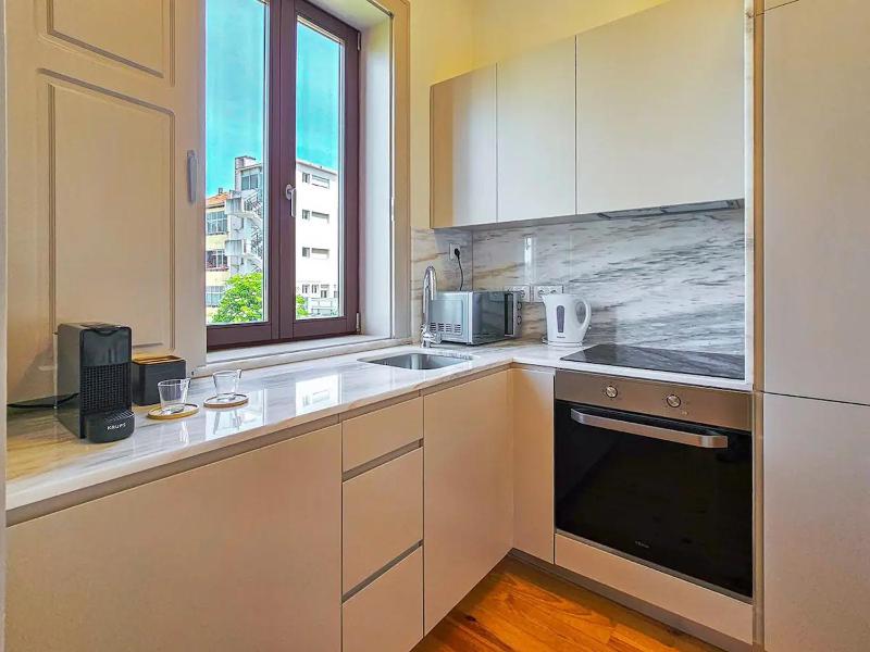 Wood Haven Luxury Duplex Downtown Porto with AC - image 6