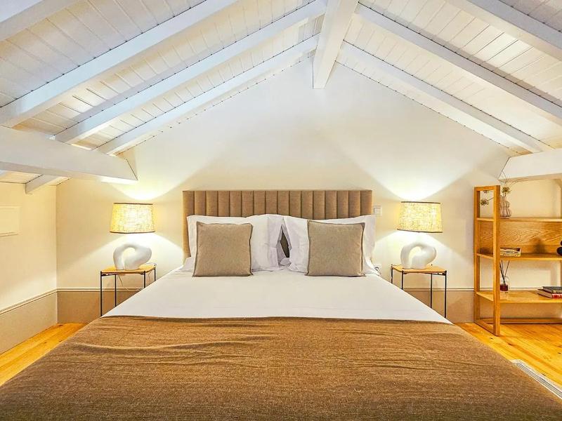 Wood Haven Luxury Duplex Downtown Porto with AC - image 15
