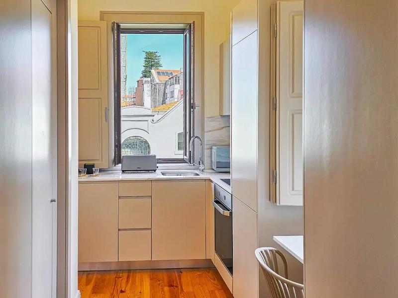 Wood Haven Luxury Duplex Downtown Porto with AC - image 3