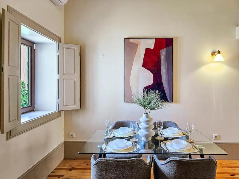 Wood Haven Luxury Duplex Downtown Porto with AC - image 11