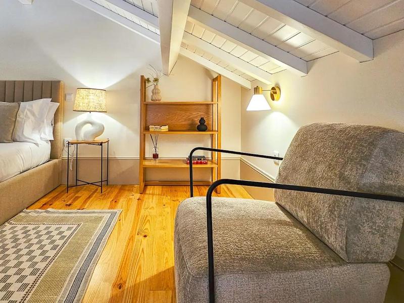 Wood Haven Luxury Duplex Downtown Porto with AC - image 7