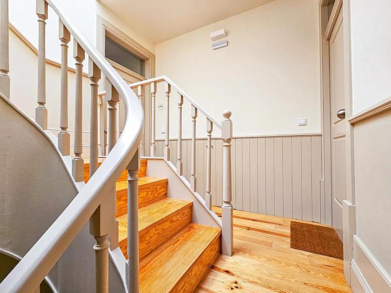 Wood Haven Luxury Duplex Downtown Porto with AC - image 16