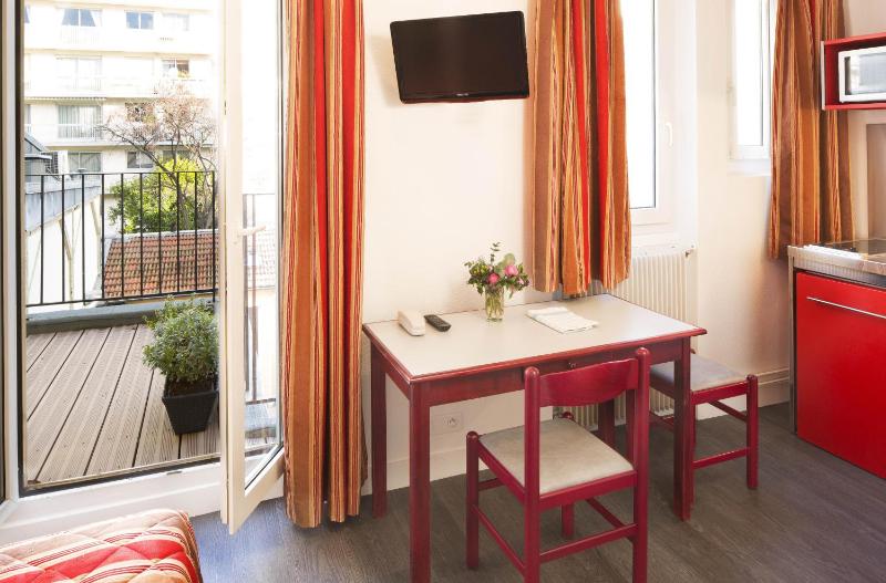 Studio with Terrace image 3