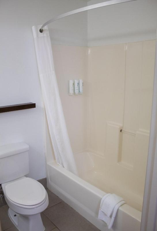 Queen Room with Two Queen Beds image 3