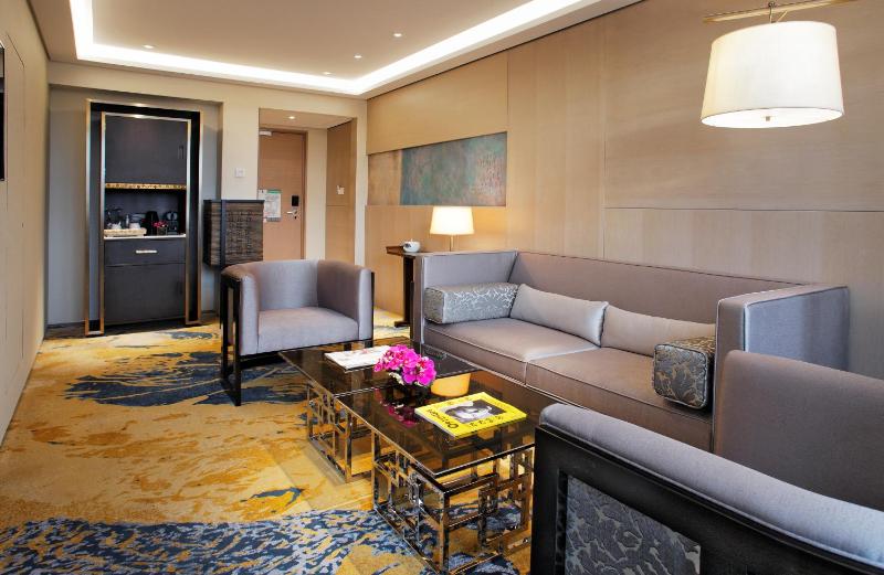 Executive Suite image 3