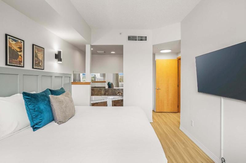 Charming & Cozy 1-Bedroom Retreat - image 12
