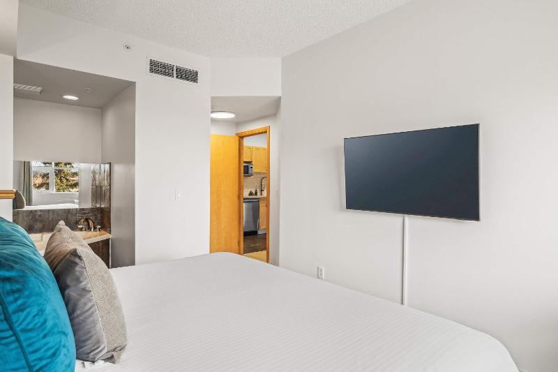 Charming & Cozy 1-Bedroom Retreat - image 24