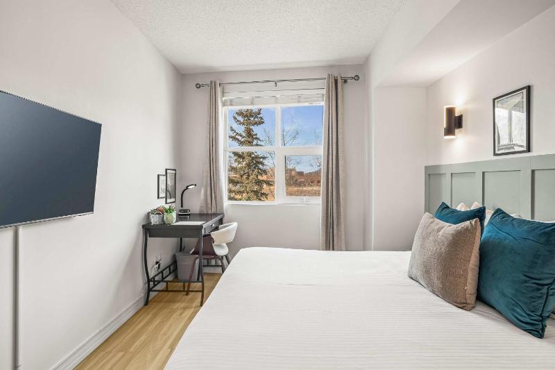 Charming & Cozy 1-Bedroom Retreat - image 30