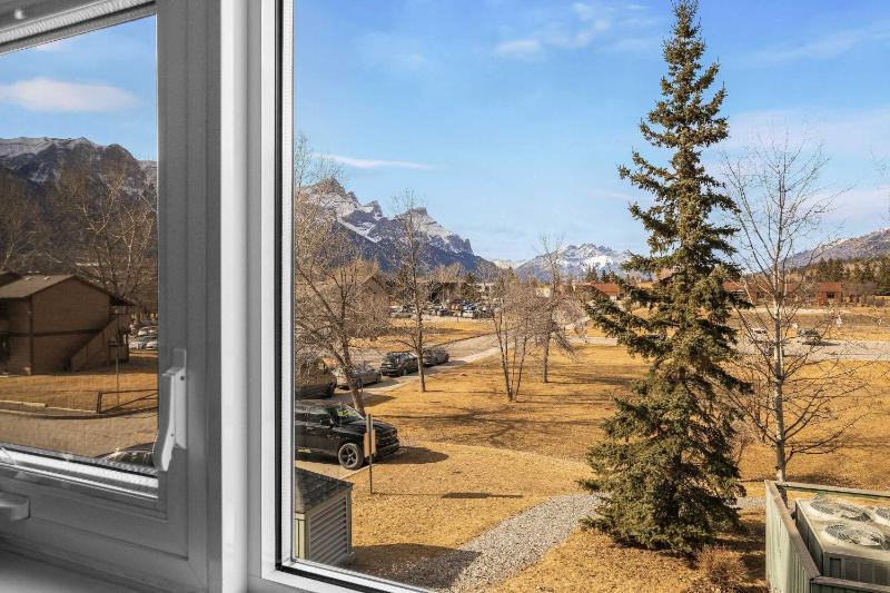 Charming & Cozy 1-Bedroom Retreat - image 29