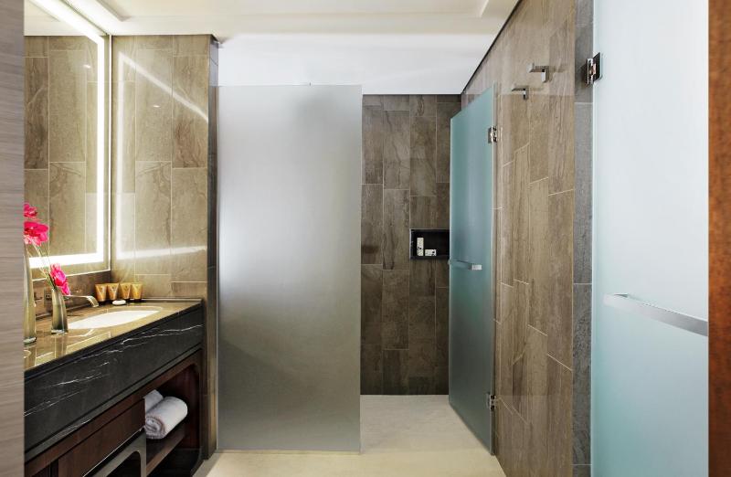 Executive Suite image 2