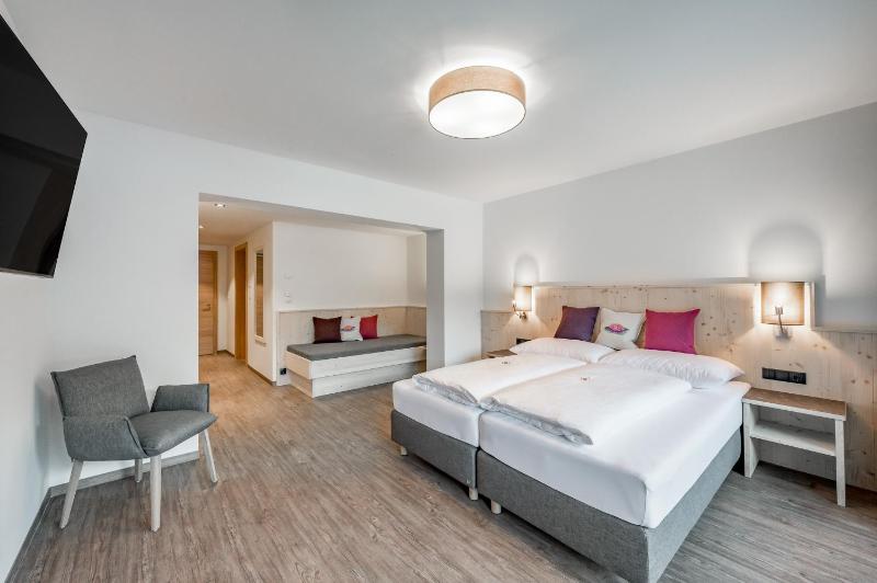 Deluxe Double Room (2 Adults + 1 Child) image 3